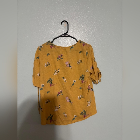 👚4 for $9 Lucky Brand Mustard Floral Blouse - Picture 3 of 3